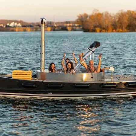 ספינת מלון Yachter Club Modra Cajka 3*