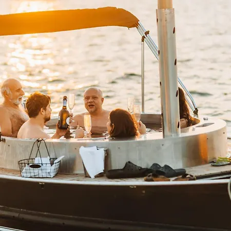 Yachter Club Modra Cajka 船屋 布拉迪斯拉发