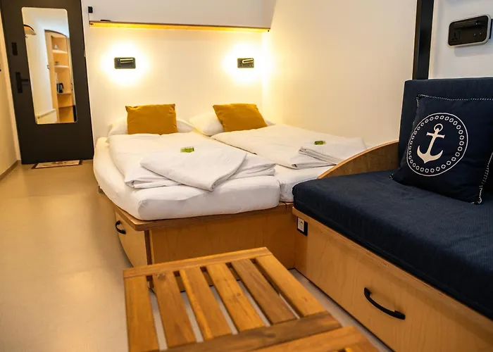 Yachter Club Modra Cajka Hotel na wodzie 3*