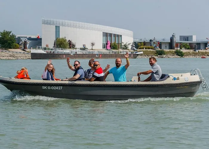 Hotel na wodzie Yachter Club Modra Cajka 3*