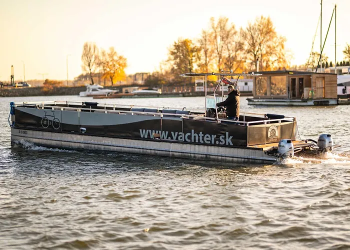 Yachter Club Modra Cajka Botel